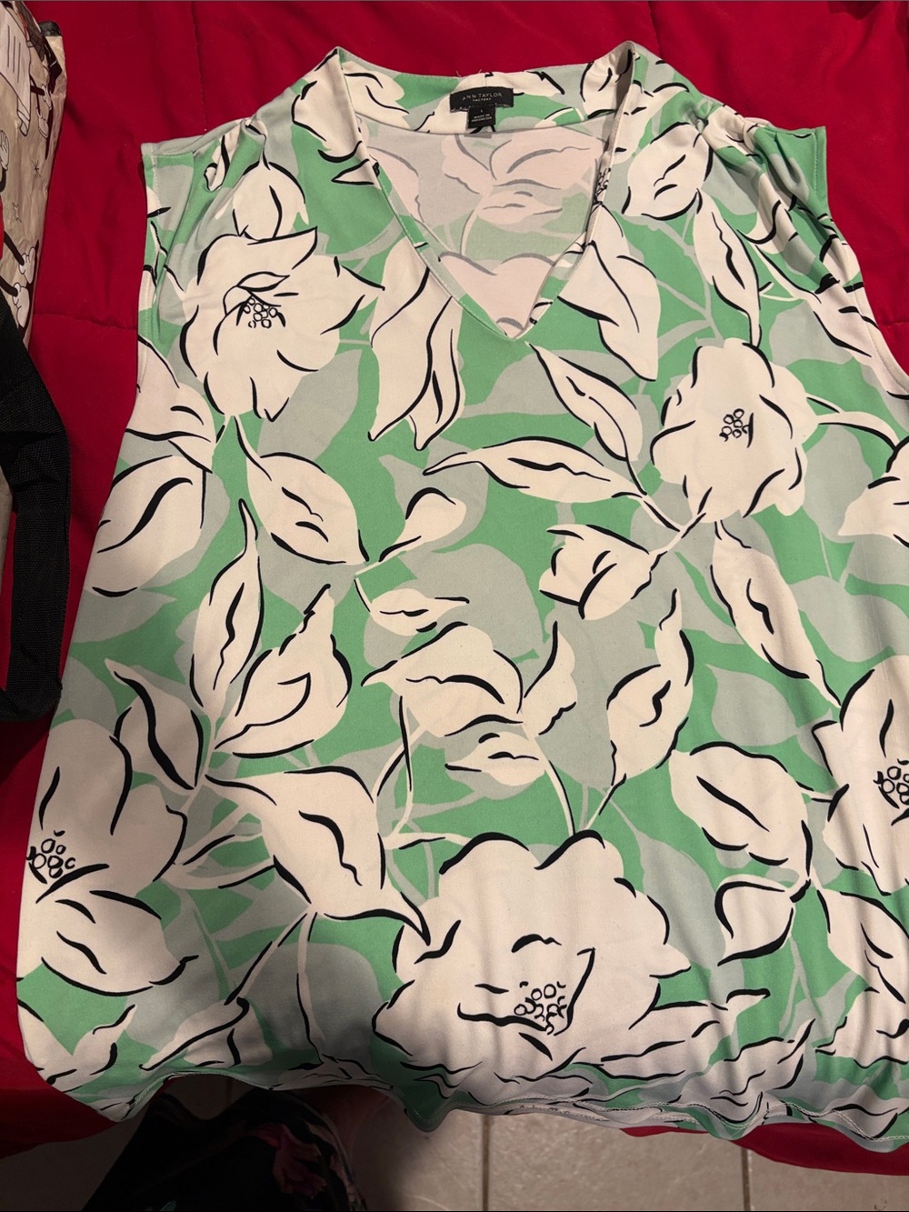 Liz Claiborne Mint Green, White & Black Floral V-Neck blouse Large